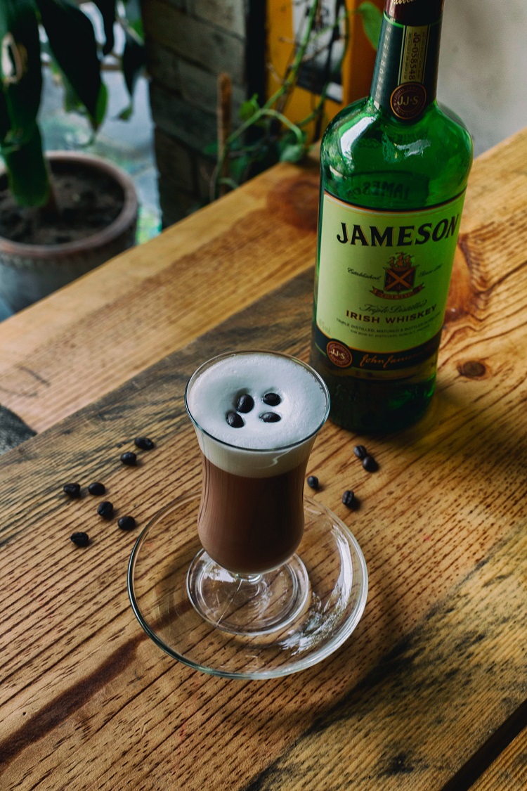 whiskey and hot chocolate cocktail