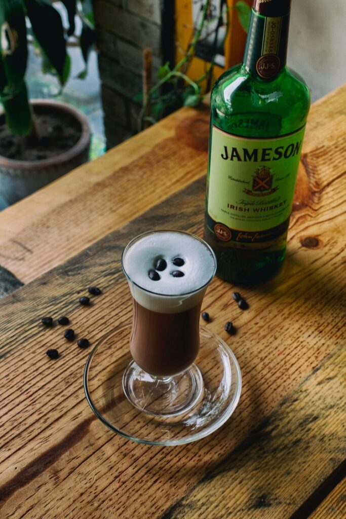 What Liquor Goes Well With Hot Chocolate? 10 Awesome Combinations